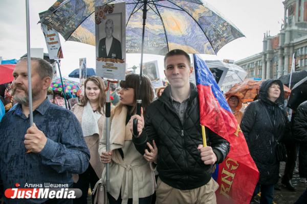 В Екатеринбурге прошел парад Победы - Фото 16