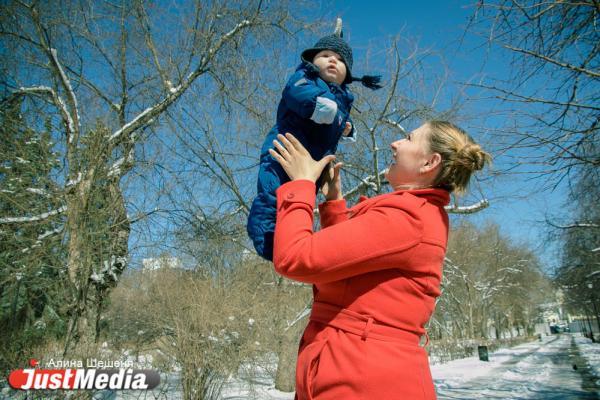 Телеведущая Дарья Степанова с сыном Глебом: «На Урале в любой момент может выпасть снег». В Екатеринбурге +16 - Фото 3