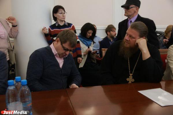 Часть депутатов Екатеринбургской гордумы проигнорировала слушания по вопросу храма святой Екатерины. ФОТО - Фото 7