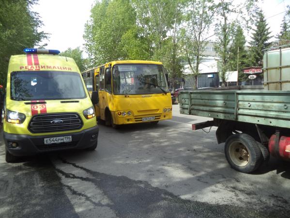 В Екатеринбурге в массовом ДТП пострадали пять пассажиров автобуса - Фото 2