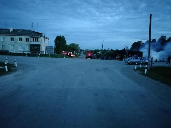 В Свердловской области в результате ДТП сгорела машина и частный дом, где жила семья с годовалым ребенком - Фото 2