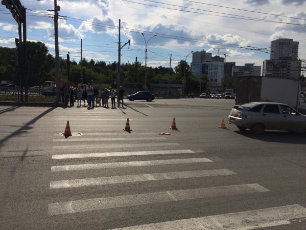 В Екатеринбурге водитель ВАЗа, пролетев на «красный», сбил 10-летнюю велосипедистку - Фото 3