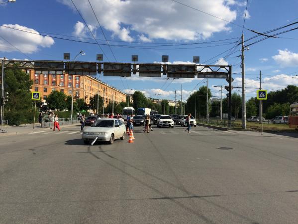 В Екатеринбурге водитель ВАЗа, пролетев на «красный», сбил 10-летнюю велосипедистку - Фото 4
