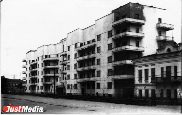 Екатеринбуржцам расскажут историю и покажут ретро-фото Дома старых большевиков и сквера вокруг него - Фото 3