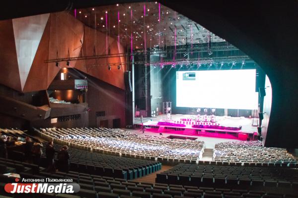 Зал-трансформер, самый большой экран в мире и комната для Путина. Как выглядит конгресс-центр МВЦ «Екатеринбург-Экспо» за две недели до GMIS-2019 - Фото 14