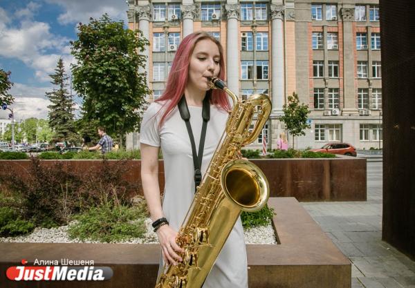 Валерия Поспелова, саксофонистка: «Летом можно выходить на улицу и дарить окружающим свое творчество». В Екатеринбурге +22 - Фото 11