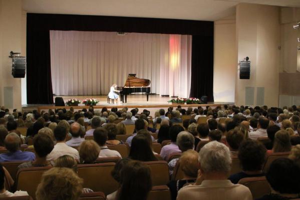 Денис Мацуев дал за день три концерта в Свердловской области и передал детским школам концертные рояли от региона  - Фото 2