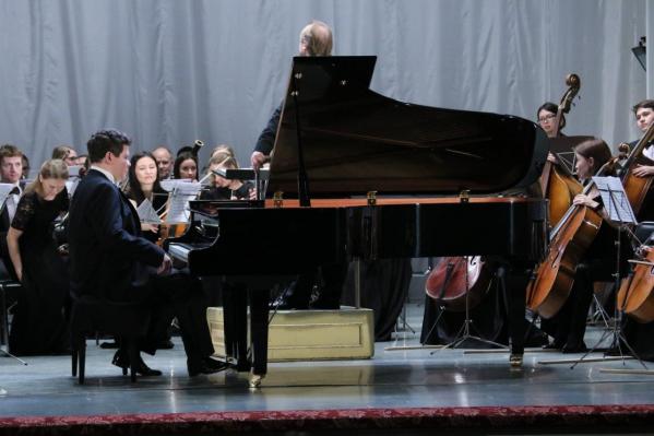 Денис Мацуев дал за день три концерта в Свердловской области и передал детским школам концертные рояли от региона  - Фото 3