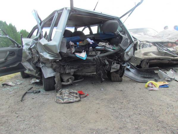 На Тюменском тракте в жутком ДТП серьезно пострадала семья с двумя детьми и пассажир второй легковушки - Фото 3
