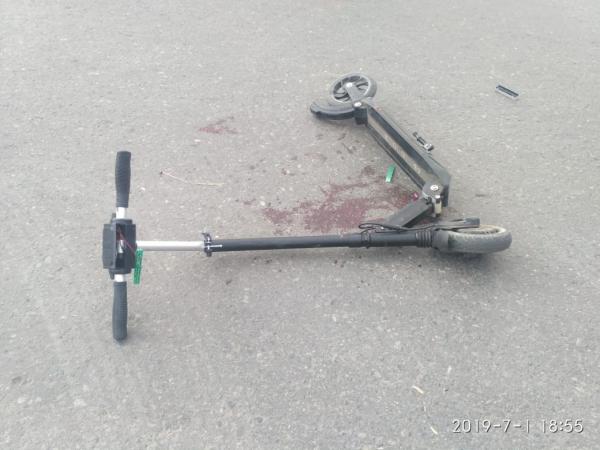 В Екатеринбурге подросток на элетросамокате влетел Audi Q7 и сломал себе нос - Фото 2