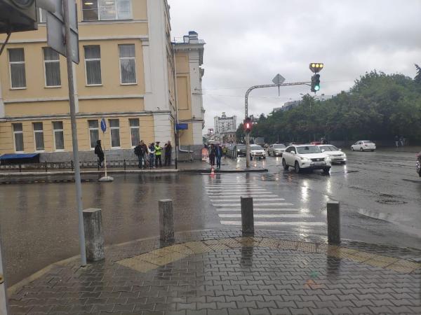 В Екатеринбурге водитель Chevrolet сбил девушку-пешехода с ребенком на руках  - Фото 2