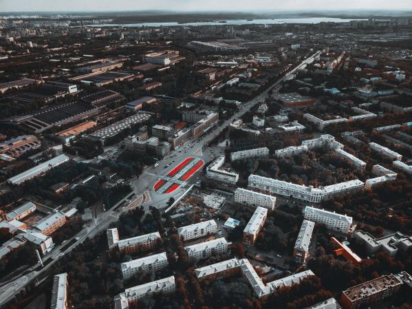 Площадь Первой Пятилетки превратилась в гигантский супрематический крест - Фото 6