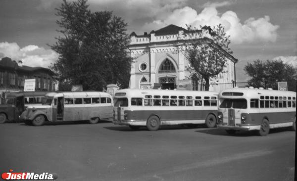 Денег и запчастей нет, начались массовые увольнения. О том, как екатеринбургские автобусники встретили 1990-е годы, в спецпроекте «Е-транспорт» - Фото 5