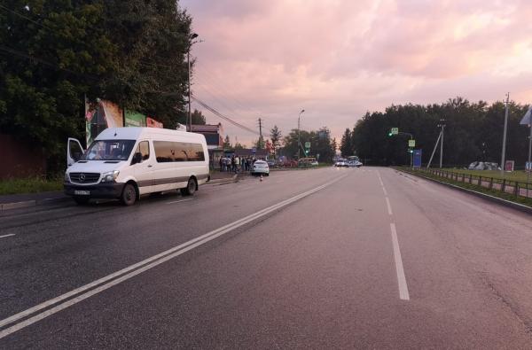 В Березовском легковушка влетела в автобус и загорелась. Пострадали 5 человек - Фото 3