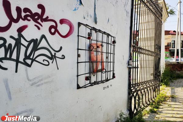 Уличный художник из Екатеринбурга посадил за решетку часть своего имени. ФОТО - Фото 3