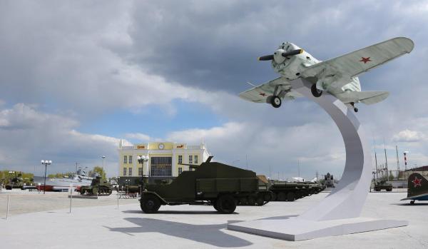 Уральцы смогут примерить форму летчика и заглянуть в кабину современного боевого самолета - Фото 2