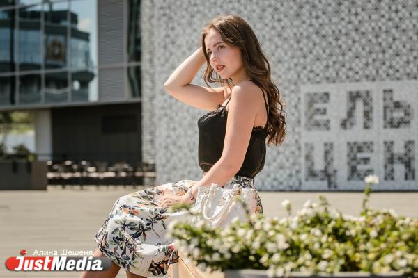 Блогер Алина Борисова: «Хорошая погода – это шанс надеть красивый наряд и пройтись по набережной». В Екатеринбурге +20 - Фото 2