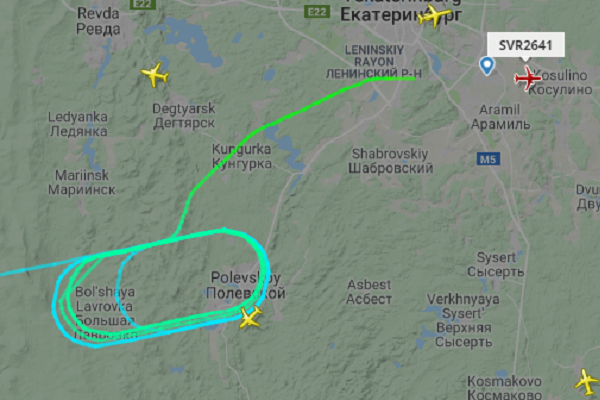 В Кольцово совершил вынужденную посадку самолет, летевший из Санкт-Петербурга в Худжанд - Фото 2