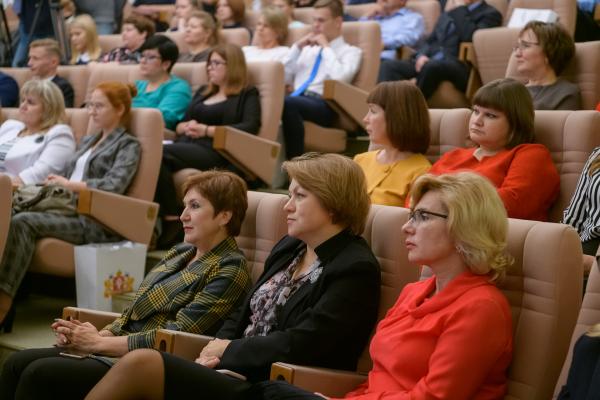 Лучшие школьники региона получили премии губернатора Свердловской области - Фото 4