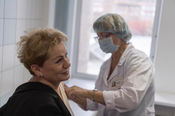 Свердловские министры поставили себе прививки от гриппа. ФОТО - Фото 3