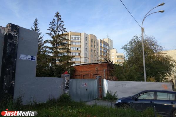 В Екатеринбурге рельеф Вознесенской горки сделал здание земской школы разноэтажным   - Фото 9