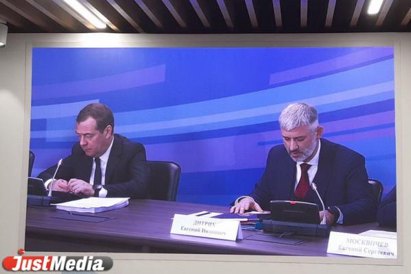 Медведев в Екатеринбурге пообещал разобраться с регионами, провалившими нацпроект по безопасным дорогам  - Фото 2