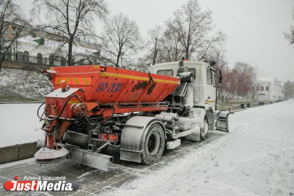 Более ста машин брошены на расчистку Екатеринбурга от снега. ФОТО - Фото 4