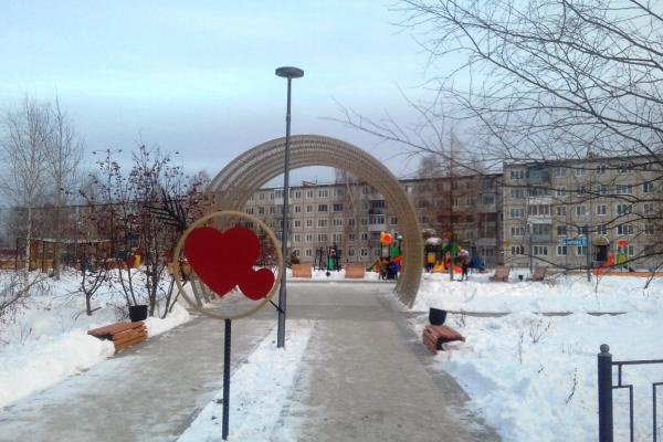 В Североуральске открыли сквер со скейт-парком и цветовым плоскостным фонтаном - Фото 2