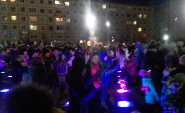 В Североуральске открыли сквер со скейт-парком и цветовым плоскостным фонтаном - Фото 6