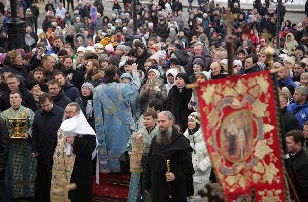 Восемь тысяч человек приняло участие в крестном ходе в праздник Казанской иконы Божией Матери  - Фото 4