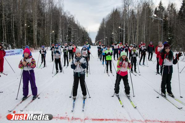 Шипулин подарил свои легендарные лыжи молодому спортсмену - Фото 4