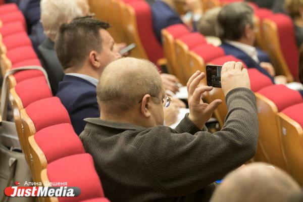  Общественники забросали министра Цветкова вопросами после всколыхнувших регион скандалов - Фото 3