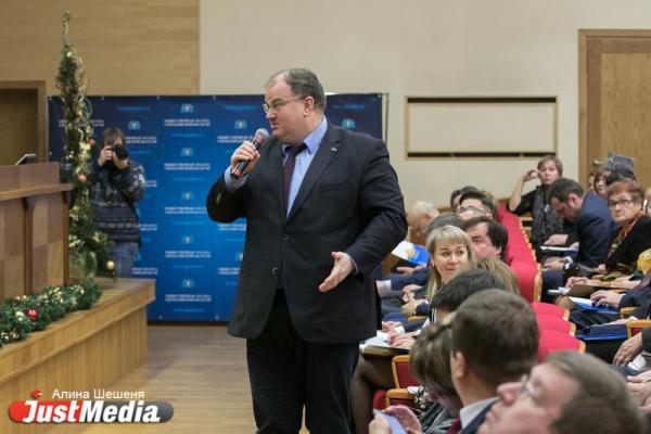  Общественники забросали министра Цветкова вопросами после всколыхнувших регион скандалов - Фото 7
