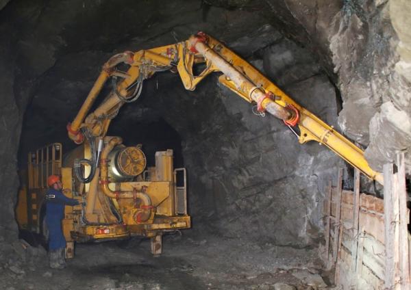 В Гайский ГОК впервые поступил подземный бетоноукладчик - Фото 3