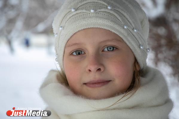  Мария Дудорова, восьмилетняя начинающая модель: «В этом году зимой можно кататься на коньках, санках  и не бояться отморозить нос». В Екатеринбурге -7 - Фото 2