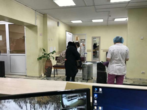 Показываем, что творится внутри санатория «Бодрость», куда свезли китайцев - Фото 2