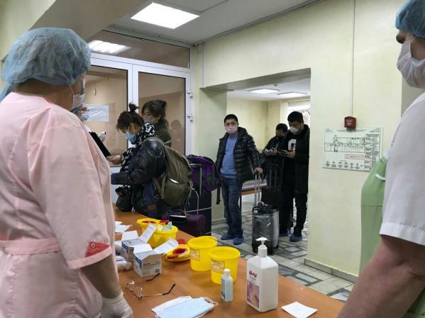 Показываем, что творится внутри санатория «Бодрость», куда свезли китайцев - Фото 14