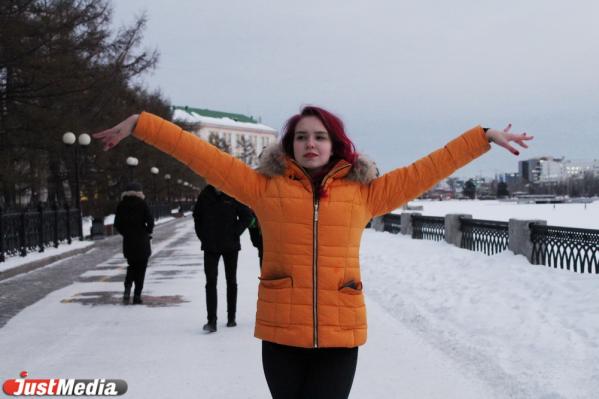 Александра Лагунова, преподаватель Bachata Sensual: «Погода на Урале настолько холодная и хмурая, что я решила добавить немного красок». В Екатеринбурге +4 - Фото 8