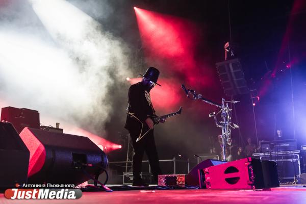 Limp Bizkit на концерте в Екатеринбурге исполнили хит Курта Кобейна и вытащили на сцену подростка - Фото 2