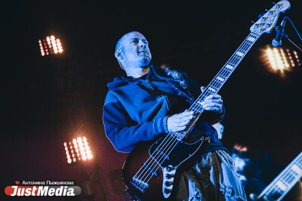Limp Bizkit на концерте в Екатеринбурге исполнили хит Курта Кобейна и вытащили на сцену подростка - Фото 6