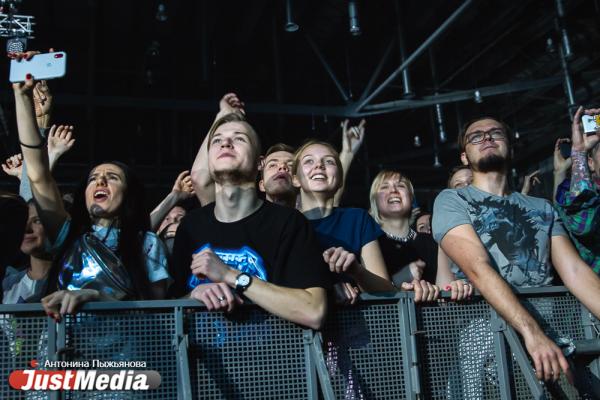 Limp Bizkit на концерте в Екатеринбурге исполнили хит Курта Кобейна и вытащили на сцену подростка - Фото 11