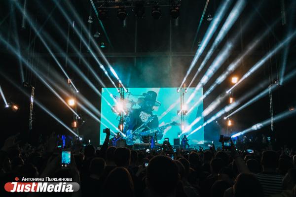 Limp Bizkit на концерте в Екатеринбурге исполнили хит Курта Кобейна и вытащили на сцену подростка - Фото 12