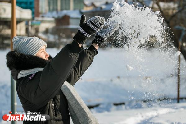 Диана Казакова, журналист: «Люблю атмосферную зиму с блестящим снегом и солнцем, но чаще она бывает грустная и пасмурная». В Екатеринбурге  -2 градуса и сильный снег - Фото 3