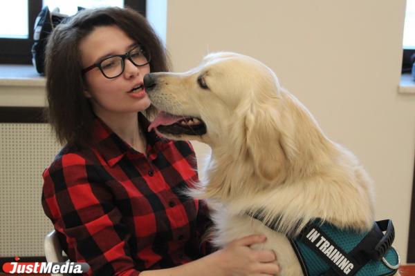 «Те, кто постарше, так и будут кричать: «Сиськи!». Как в Екатеринбурге обучают волонтеров и их собак для лечения людей с ограниченными возможностями - Фото 5