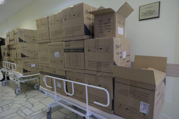 В свердловские больницы продолжает поступать гуманитарный груз от РМК и фонда святой Екатерины - Фото 3