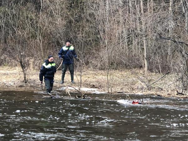 В Свердловской области спасатели сутки искали утонувшего во время сплава по реке Турья мужчину - Фото 3