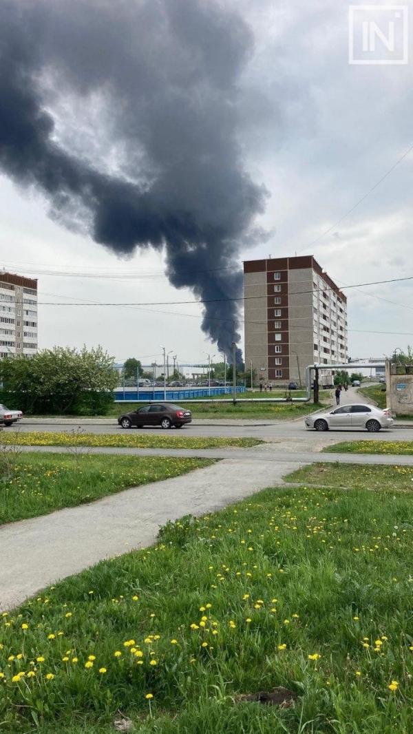 В Екатеринбурге горит кирпичный завод - Фото 2