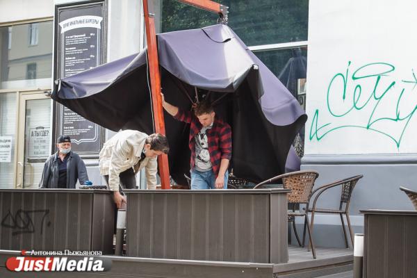 Смотрим, как работают летние веранды кафе и ресторанов в Екатеринбурге - Фото 2