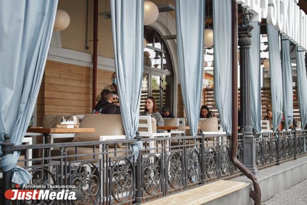 Смотрим, как работают летние веранды кафе и ресторанов в Екатеринбурге - Фото 4