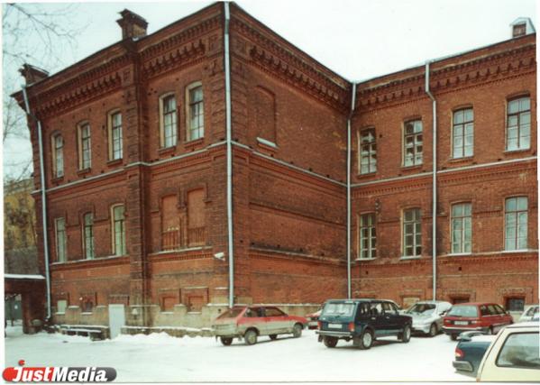 История здания Петровского приюта для сирот в Екатеринбурге, где были казармы, больница и коммуналка - Фото 7